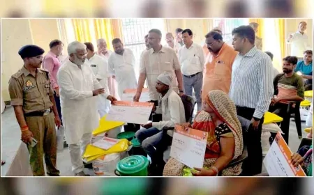 मंत्री ने बाढ़ पीड़ितो से नुकसान का लिया जायजा, बांटी राहत किट