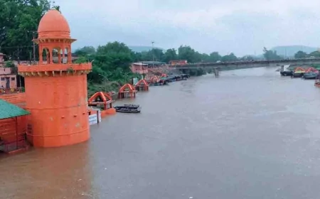 भारी वर्षा से जनजीवन अस्त-व्यस्त, खतरे के निशान के पार हुई मंदाकिनी