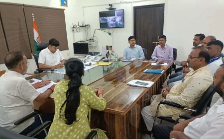 राजनैतिक दल के पदाधिकारियों के साथ हुई बैठक, वीवीपैट वेयर हाउस का किया निरीक्षण