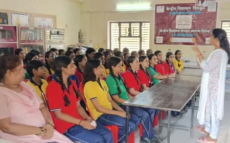 केन्द्रीय विद्यालय की छात्राओ को किया जागरुक