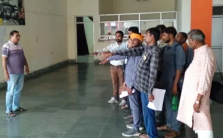 यात्रियो से मधुर व्यवहार करं चालक-परिचालक