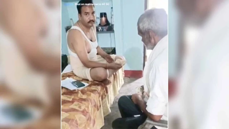 रिश्वत लेते हुए लेखपाल का वीडियो वायरल, डीएम ने किया निलंबित