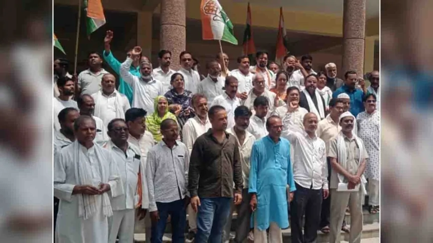 सरकारी स्कूलों को बंद करने के विरोध में कांग्रेस का प्रदर्शन, राज्यपाल के नाम सौंपा ज्ञापन
