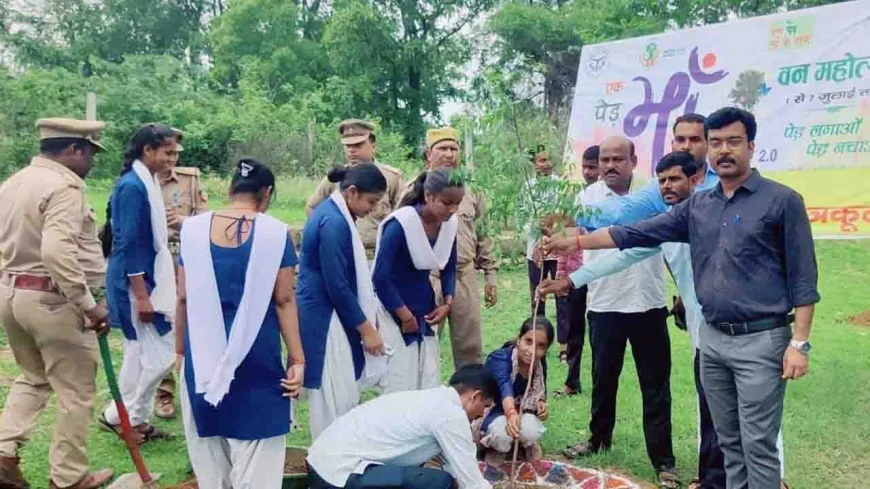 इंटर कालेज मे वन महोत्सव का किया गया आयोजन