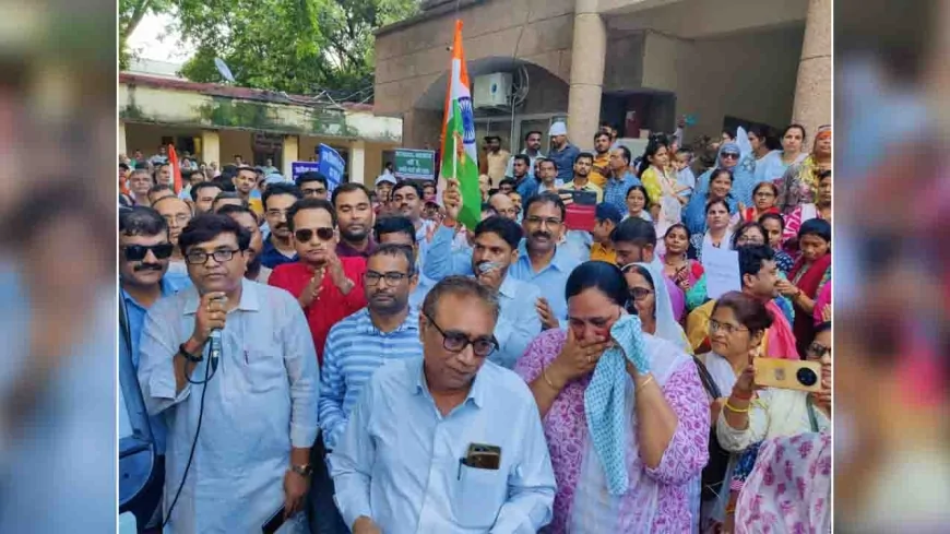 शिक्षकों की पुरानी पेंशन सहित 10 सूत्रीय मांगों को लेकर जोरदार प्रदर्शन, मुख्यमंत्री को संबोधित ज्ञापन सौंपा