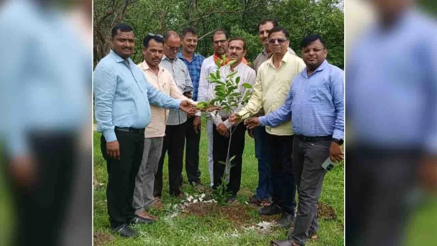 स्थापना दिवस पर किया पौधरोपण, राष्ट्रीय संयोजक का मनाया जन्मदिन