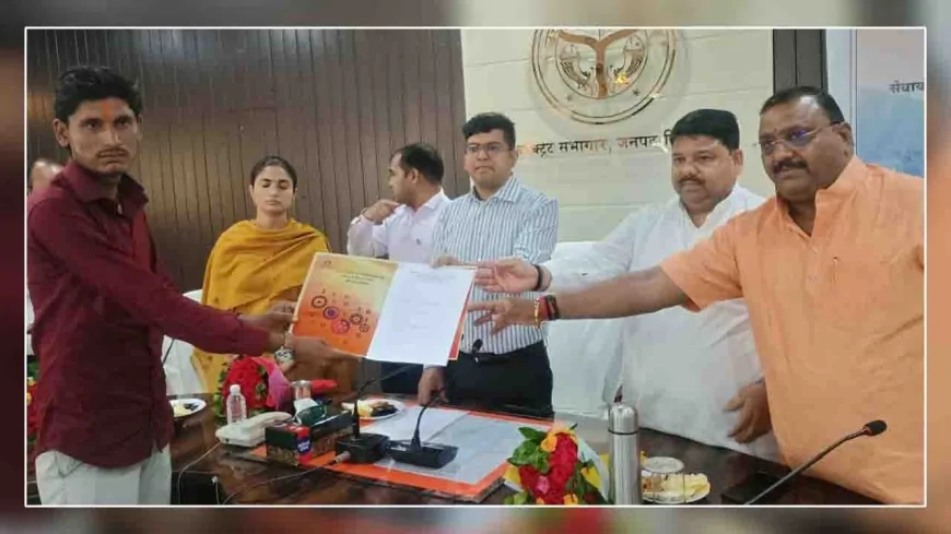 विश्व युवा कौशल दिवस का हुआ आयोजन, प्रशिक्षार्थियो को दिए गए प्रशस्ति पत्र