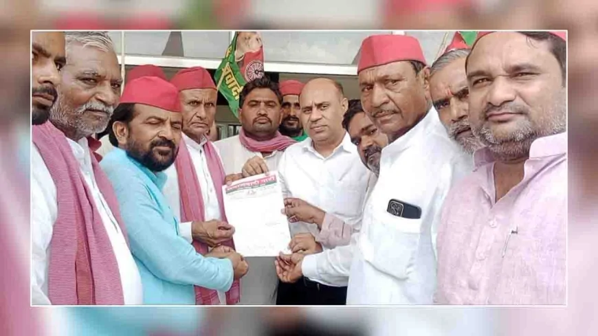 सपाईयो ने बाढ़ पीड़ितो की मदद को दिया ज्ञापन