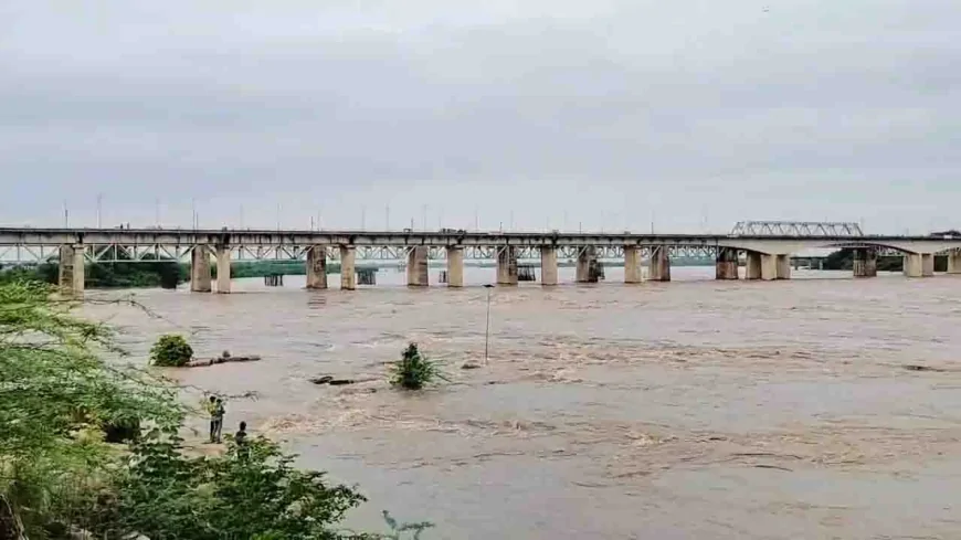 केन और यमुना नदियों का जलस्तर घटने की ओर, प्रशासन सतर्क