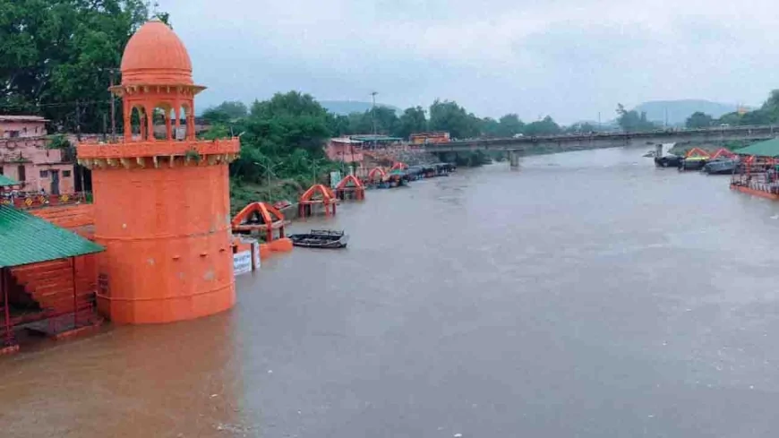 भारी वर्षा से जनजीवन अस्त-व्यस्त, खतरे के निशान के पार हुई मंदाकिनी