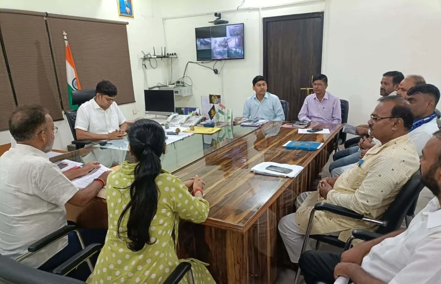 राजनैतिक दल के पदाधिकारियों के साथ हुई बैठक, वीवीपैट वेयर हाउस का किया निरीक्षण