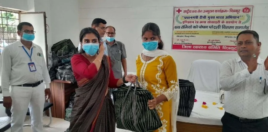 50 क्षय रोगियो को बांटे गए पोषण पोटली