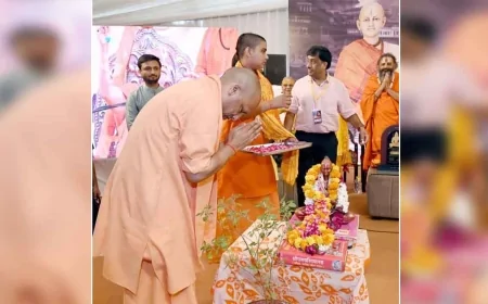 गोस्वामी संत तुलसी की जन्म जयंती कार्यक्रम में शामिल हुए सीएम योगी आदित्यनाथ