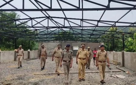 एसपी ने परेड की सलामी लेकर किया निरीक्षण