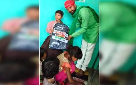 विधायक ने पीडीए पाठशाला की शुरुआत कर बांटे स्कूली बैग, किताबे