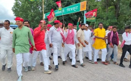 सपाईयो ने किसान समस्याओं को लेकर किया प्रदर्शन