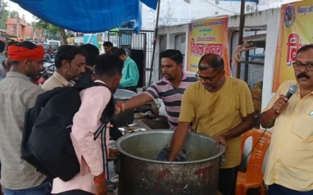 गल्ला व्यापार समिति ने श्रद्धालुओं को बांटा भंडारा प्रसाद