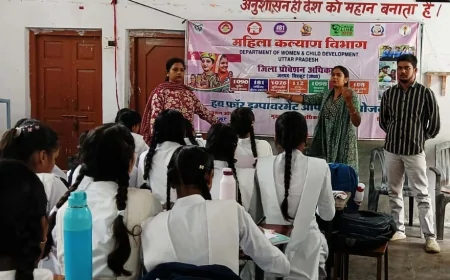 टीम ने छात्राओं को योजनाएं बताकर किया जागरुक