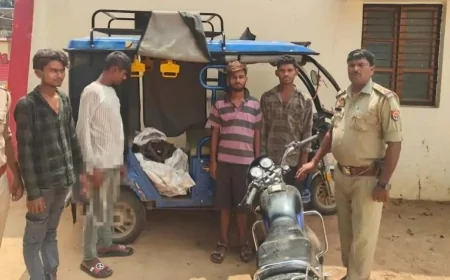 चोरी की बाइक, 60 किग्रा लोहे का सामान बरामद