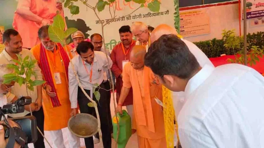 पौधरोपण कर हरिशंकरी वाटिका का किया स्थापना