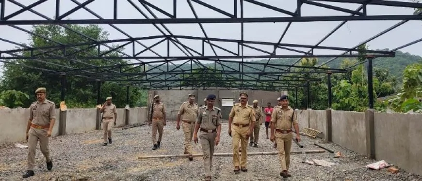 एसपी ने परेड की सलामी लेकर किया निरीक्षण