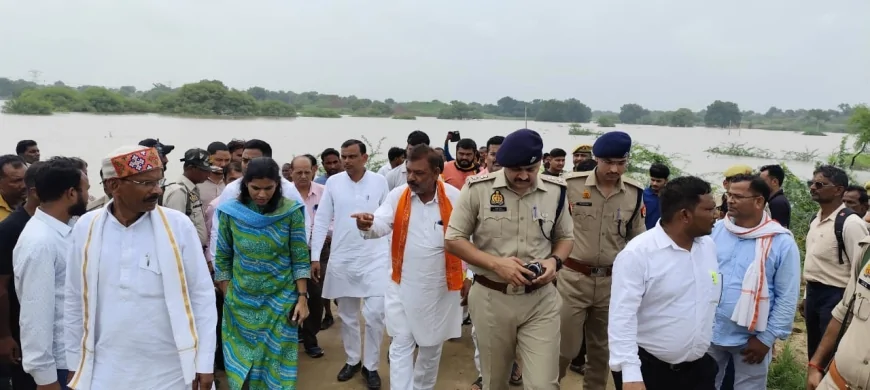 बाढ़ प्रभावित मर्का क्षेत्र का जिलाधिकारी एवं पुलिस अधीक्षक ने किया निरीक्षण