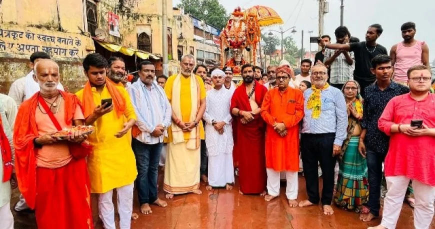 हर-हर बम-बम जयकारों के बीच निकली राजाधिराज की पालकी यात्रा