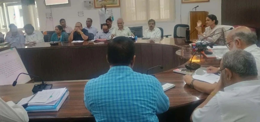 निर्माण कार्यों में गुणवत्ता व समयसीमा का रहे ध्यान : सीडीओ