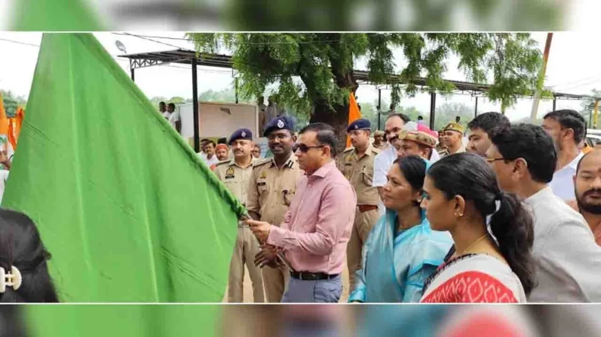 तिरंगे के रंग में रंगा बाँदा, स्कूली बच्चों ने निकाली भव्य तिरंगा यात्रा
