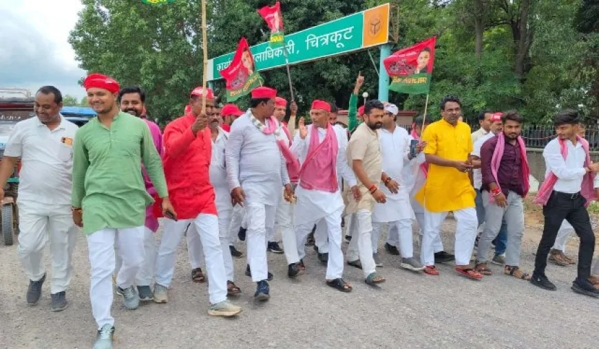 सपाईयो ने किसान समस्याओं को लेकर किया प्रदर्शन