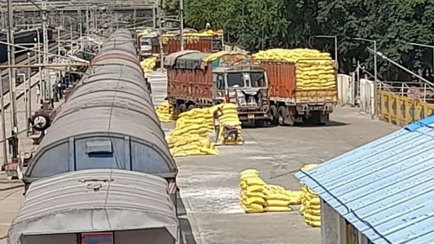 झांसी में डीएपी की 2600 मीट्रिक टन की भेजी गई अतिरिक्त रैक
