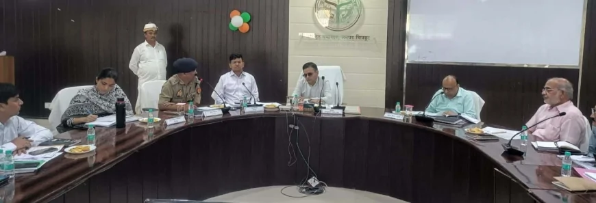 मंडलायुक्त ने कानून व्यवस्था एवं विकास कार्यो की समीक्षा कर मातहतो को दिए निर्देश