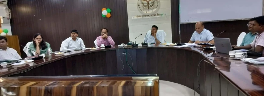 आख्या सही फीड नहीं करने पर होगी कार्रवाई : डीएम