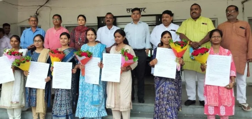 जनपद की सात मुख्य सेविकाओ को दिए गए नियुक्ति पत्र