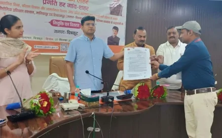 नवनियुक्त अनुदेशको को वितरित किए गए नियुक्ति पत्र