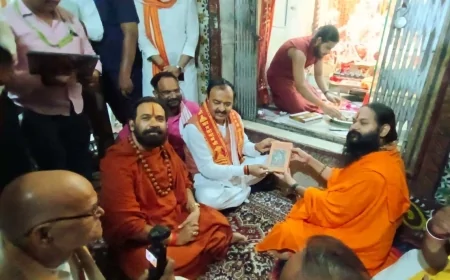 भगवान कामतानाथ की पूजा कर डिप्टी सीएम ने कामदगिरि की लगाई परिक्रमा