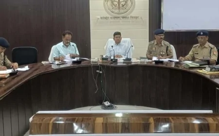 डीएम-एसपी ने पीस कमेटी की बैठक कर दिए निर्देश