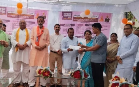 लाभार्थियो को प्रभारी मंत्री ने बांटे सहायक यत्र, उपकरण