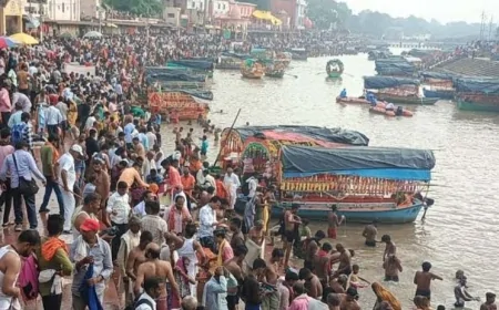 पितृविसर्जनी अमावस्या पर उमड़े श्रद्धालुओं ने मां मंदाकिनी में लगाई डुबकी