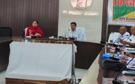 किसान दिवस में डीएम ने सुनी समस्याएं