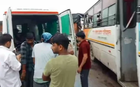 उप्र के हमीरपुर में ट्रक-बस की भिड़ंत में एक की माैत, 18 घायल
