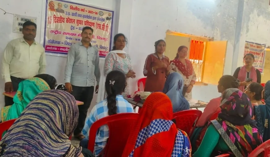 प्रशिक्षण ले रही महिलाओ-लड़कियो को किया जागरुक
