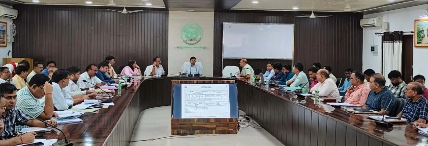 कर करेत्तर एवं सीएम डैशबोर्ड से राजस्व कार्यो की हुई समीक्षा बैठक
