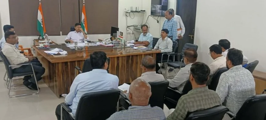बरसात खत्म होते ही शुरू हो सड़क चौड़ीकरण कार्य : डीएम