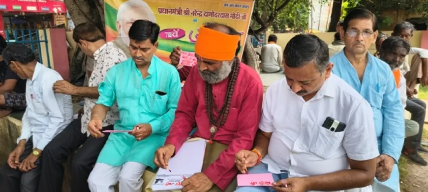 प्रधानमंत्री मोदी के जन्मदिन पर बुंदेलों ने खून से लिखे 75 खत