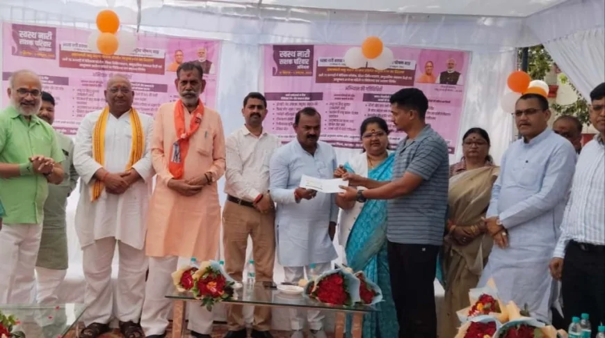 लाभार्थियो को प्रभारी मंत्री ने बांटे सहायक यत्र, उपकरण