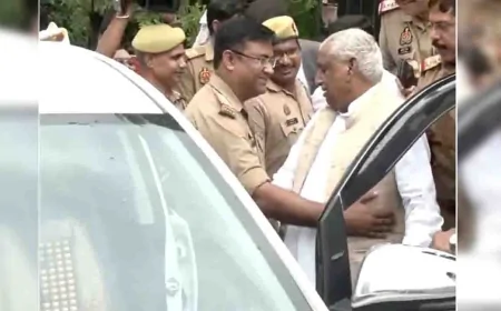 नेता विपक्ष माता प्रसाद पांडेय हाउस अरेस्ट, पुलिस का पहरा तेज