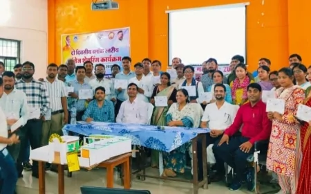 समापन पर प्रतिभागियो को बांटे गए प्रमाण पत्र