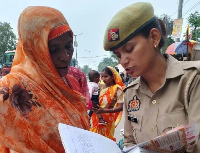 एंटीरोमियों टीम ने महिलाओं व बालिकाओं को किया जागरुक