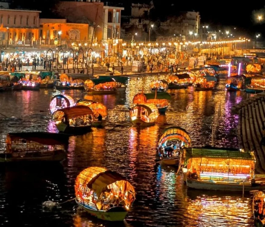 दीपक व रंगीन झालरो से जगमग हुआ शहर